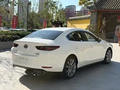 2021 Mazda 3 2.0L AT, белый — фото 10