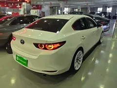 2022 Mazda 3 2.0L AT, белый — фото 7
