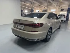 2022 Volkswagen Passat 330TSI Luxury — фото 4
