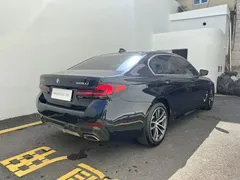 2021 BMW 5 Series 525Li M Sport Package, чёрный — фото 4