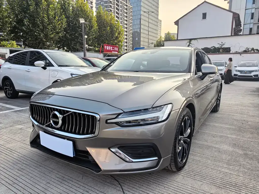 2020 Volvo S60 T4 Luxury
