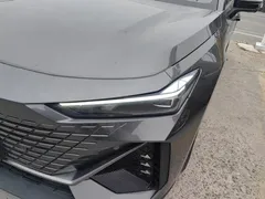 2022 Changan UNI-V 1.5T Premium — фото 5