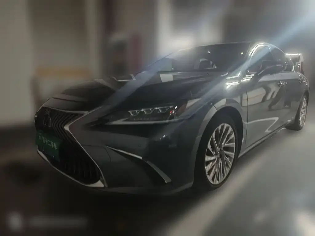 2020 Lexus ES 300h Executive