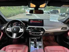 2023 BMW 5 Series 530Li Leading M Sport Package, чёрный — фото 7