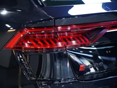 2021 Audi RS Q8 4.0T, чёрный — фото 7