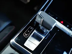 2021 Audi RS Q8 4.0T, чёрный — фото 37