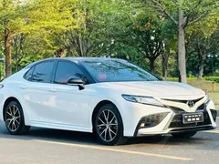 2023 Toyota Camry 2.5S Fashion, белый — фото 3