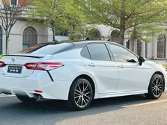 2023 Toyota Camry 2.5S Fashion, белый — фото 4