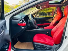 2023 Toyota Camry 2.5S Fashion, белый — фото 14