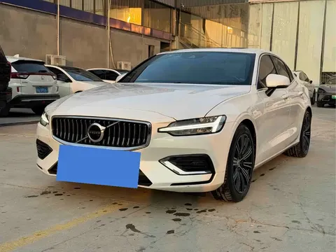 2022 Volvo S60 B4 Luxury