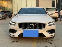 2022 Volvo S60 B4 Luxury, белый — фото 2