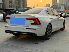 2022 Volvo S60 B4 Luxury, белый — фото 7