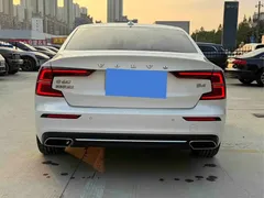 2022 Volvo S60 B4 Luxury, белый — фото 8