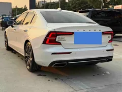 2022 Volvo S60 B4 Luxury, белый — фото 9