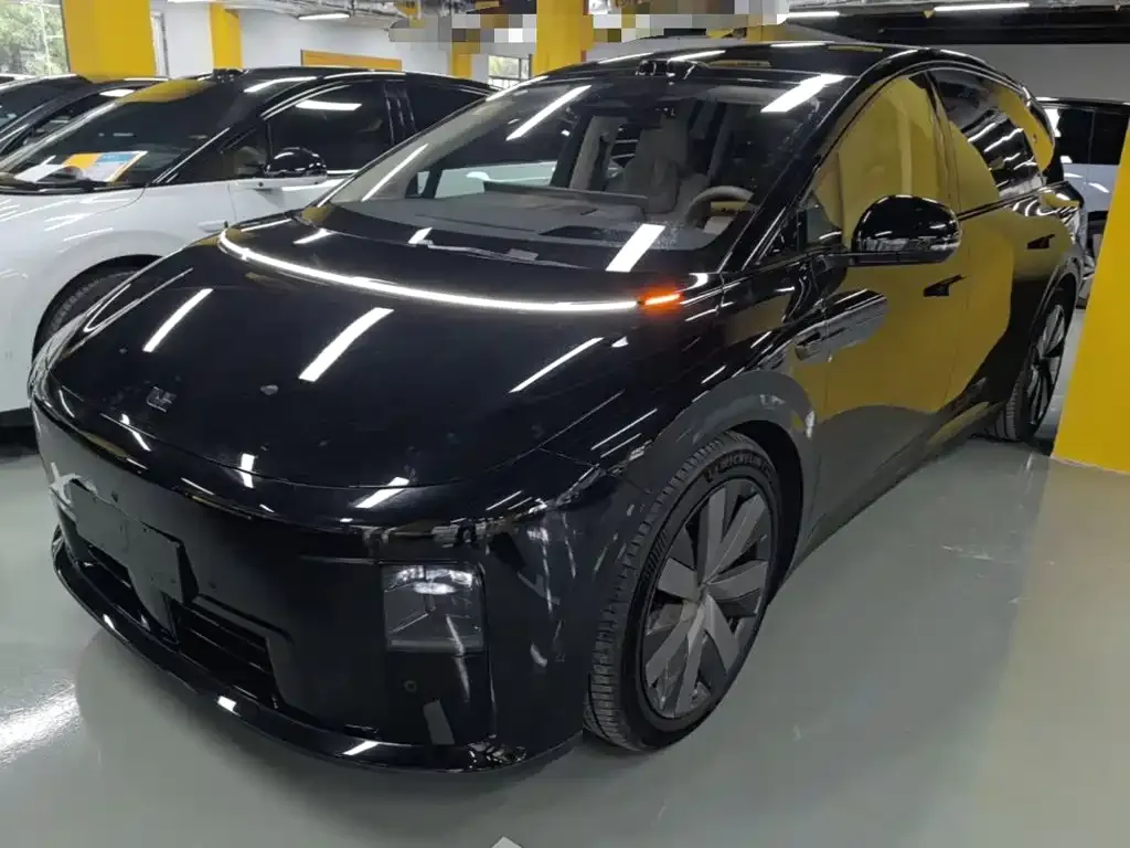 2025 Li Auto i8 Standard