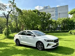2022 Geely Emgrand 4th Gen 1.5L CVT Flagship, белый — фото 3
