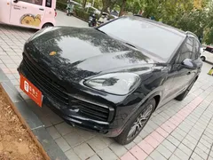 2022 Porsche Cayenne 3.0T Platinum, чёрный — фото 2