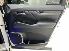 2020 Toyota Vellfire Hybrid 2.5L HV Luxury, белый — фото 10