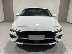 2023 Hyundai Elantra 1.5L CVT LUX Premium, белый — фото 3
