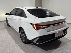 2023 Hyundai Elantra 1.5L CVT LUX Premium, белый — фото 5