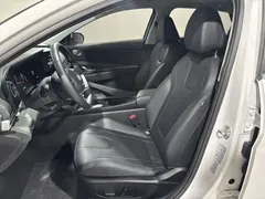 2023 Hyundai Elantra 1.5L CVT LUX Premium, белый — фото 7