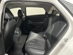 2023 Hyundai Elantra 1.5L CVT LUX Premium, белый — фото 9