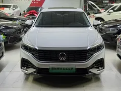 2022 Volkswagen Passat 430PHEV Luxury, белый — фото 2