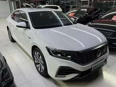 2022 Volkswagen Passat 430PHEV Luxury, белый — фото 3