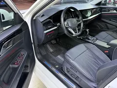 2022 Volkswagen Passat 430PHEV Luxury, белый — фото 4