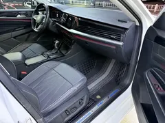 2022 Volkswagen Passat 430PHEV Luxury, белый — фото 10