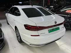 2022 Volkswagen Passat 430PHEV Luxury, белый — фото 11