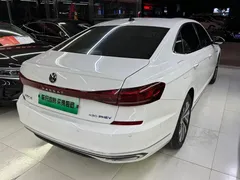 2022 Volkswagen Passat 430PHEV Luxury, белый — фото 13