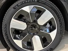 2025 Zeekr Mix Smart Driving — фото 12