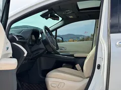 2021 Toyota Sienna 2.5L Hybrid Ultimate, белый — фото 7