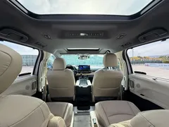 2021 Toyota Sienna 2.5L Hybrid Ultimate, белый — фото 17