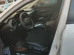 2021 Mazda 3 1.5L AT, белый — фото 9