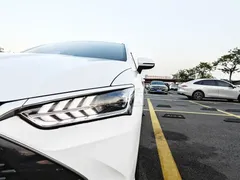 2024 BYD Qin PLUS Honor DM-i PHEV 55km Leading, белый — фото 25