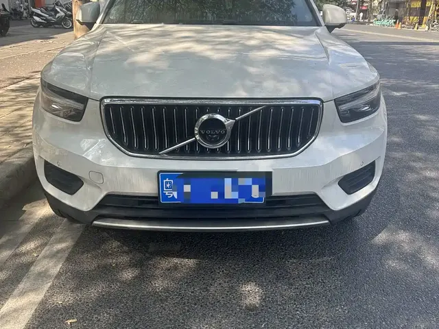 2022 Volvo XC40 4WD Luxury