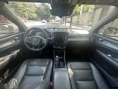 2022 Volvo XC40 4WD Luxury, белый — фото 7