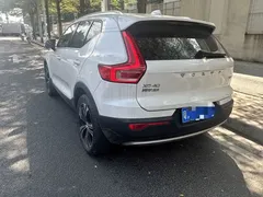 2022 Volvo XC40 4WD Luxury, белый — фото 8