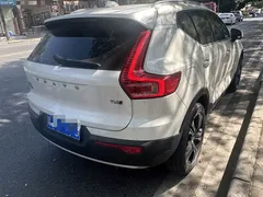 2022 Volvo XC40 4WD Luxury, белый — фото 9