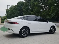 2025 BYD Qin PLUS DM-i PHEV 55km Exceed Smart Driving, белый — фото 9