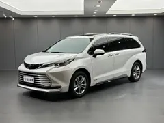 2021 Toyota Sienna 2.5L Hybrid Platinum, белый — фото 1