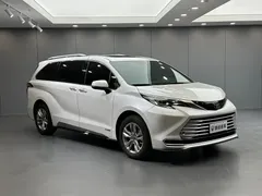 2021 Toyota Sienna 2.5L Hybrid Platinum, белый — фото 3