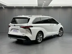 2021 Toyota Sienna 2.5L Hybrid Platinum, белый — фото 4