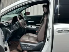 2021 Toyota Sienna 2.5L Hybrid Platinum, белый — фото 9