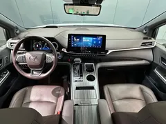 2021 Toyota Sienna 2.5L Hybrid Platinum, белый — фото 30