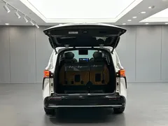 2021 Toyota Sienna 2.5L Hybrid Platinum, белый — фото 44