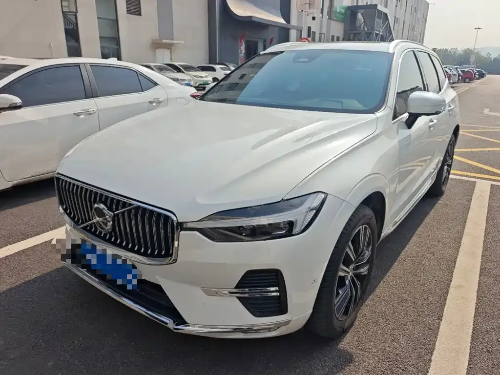 2022 Volvo XC60 4WD Luxury