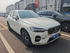 2022 Volvo XC60 4WD Luxury, белый — фото 3